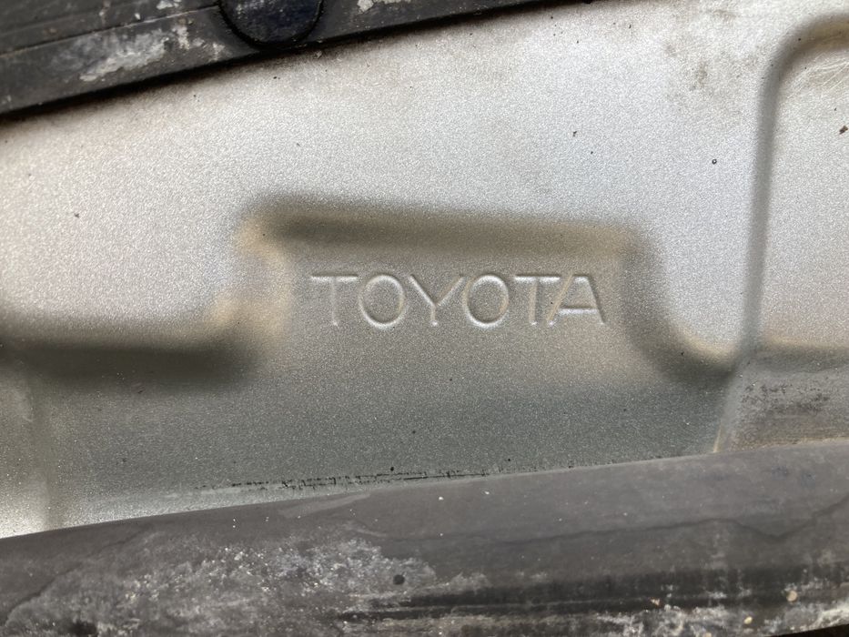 Преден капак за тойота превия/Toyota previa 02-06г