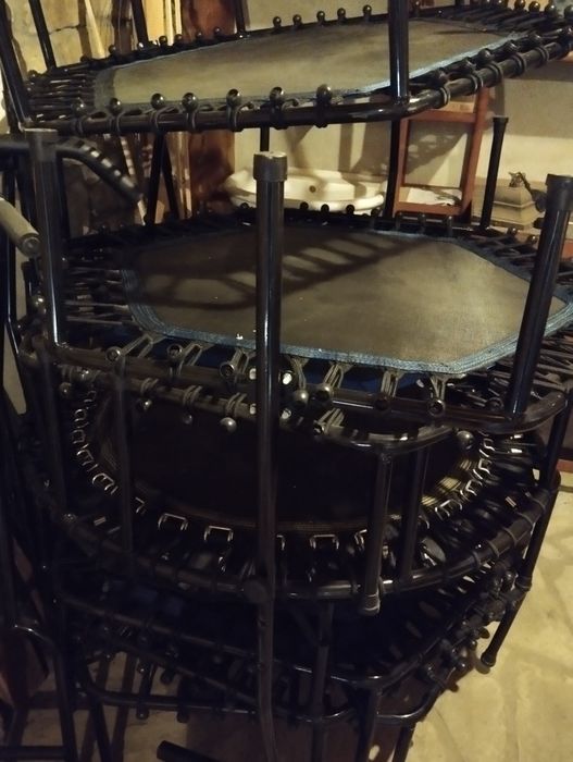 Професионални батути за аеробика гимнастика.