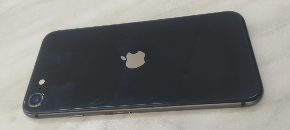 продам Iphone SE 2020 64gb