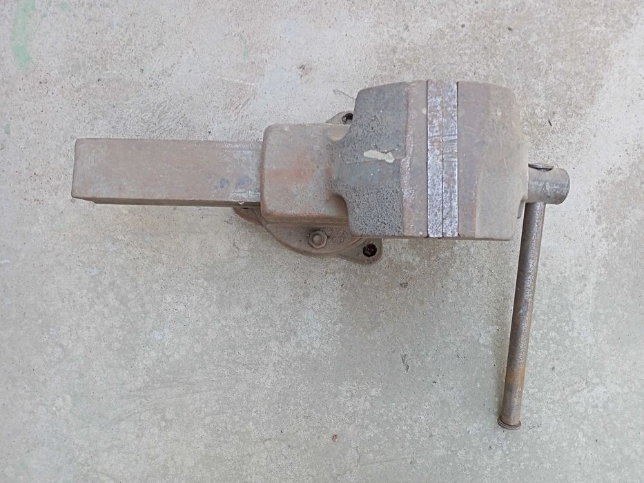 Тисы  тиски стальные