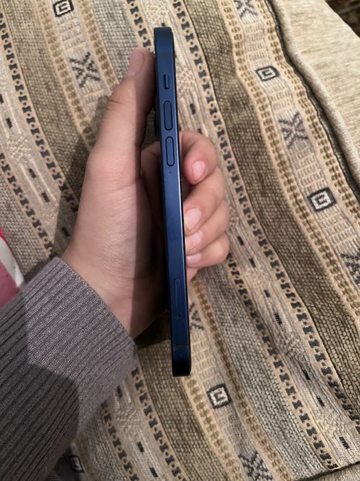 iPhone 12 синий