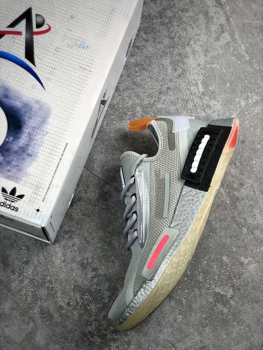 Оригинални  маратонки * ADIDAS NMD SPECTOO NASA * EU40