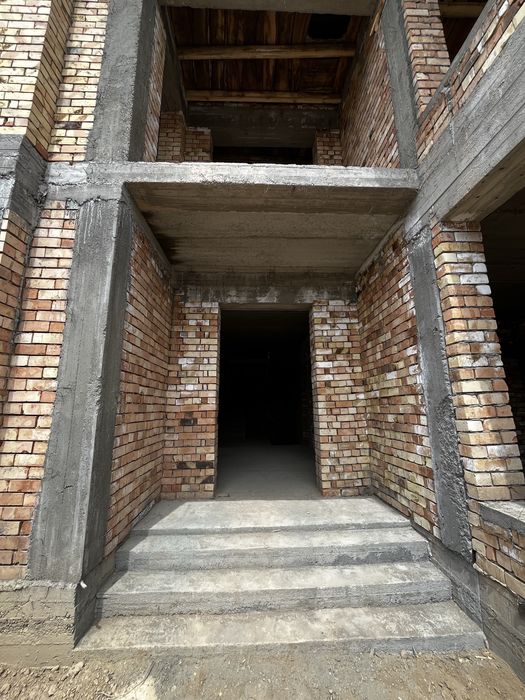 Уч кахрамон участок 5 соток 8 комнат (от поста 1 км)