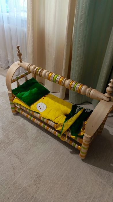 Деревяный бесик.