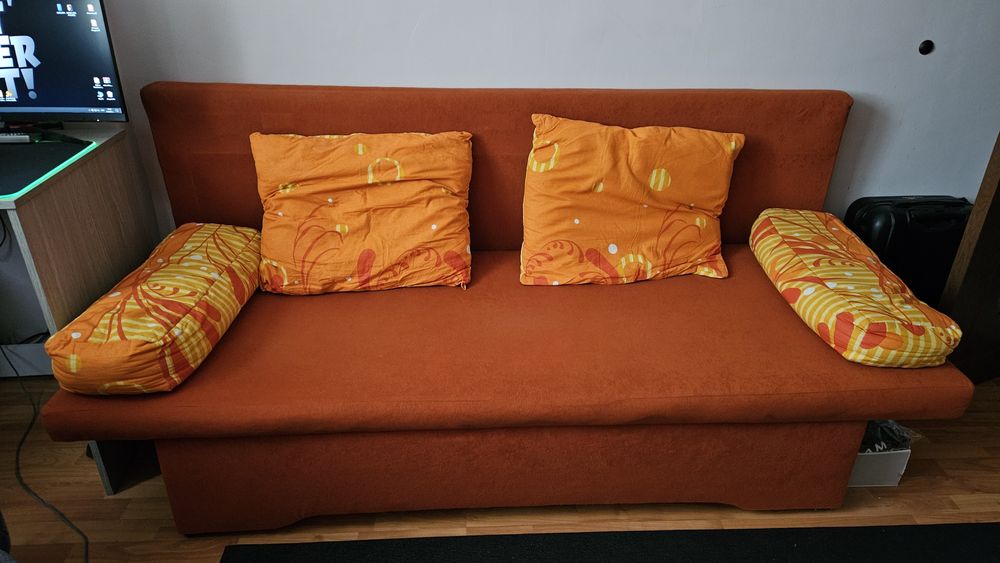 Разтегателен диван