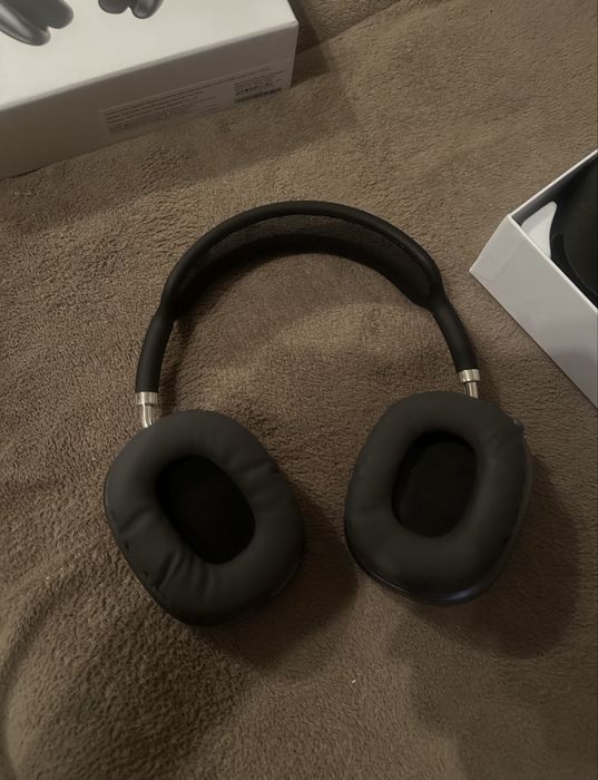 Продвам AirPods Max