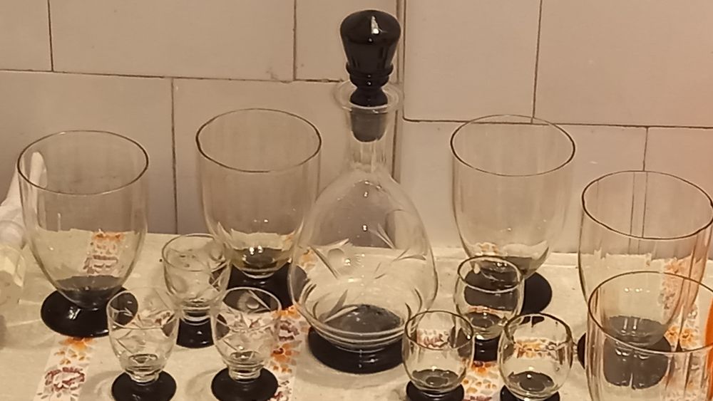 Vand set complet tuica cristal+porțelan baza+5 pahare mari vin/apa