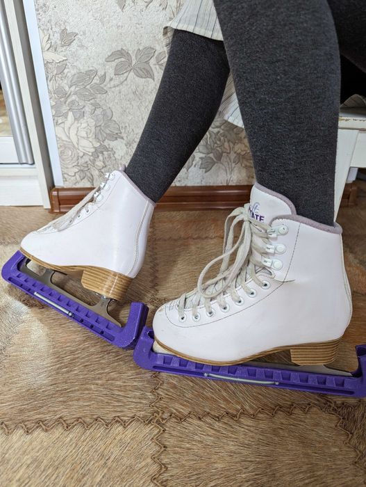 Продам коньки детские