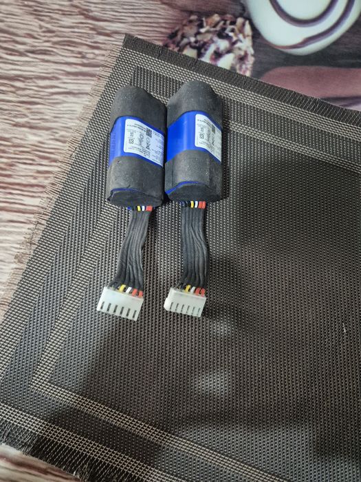 Vand 2 acumulatori compatibil cu jbl