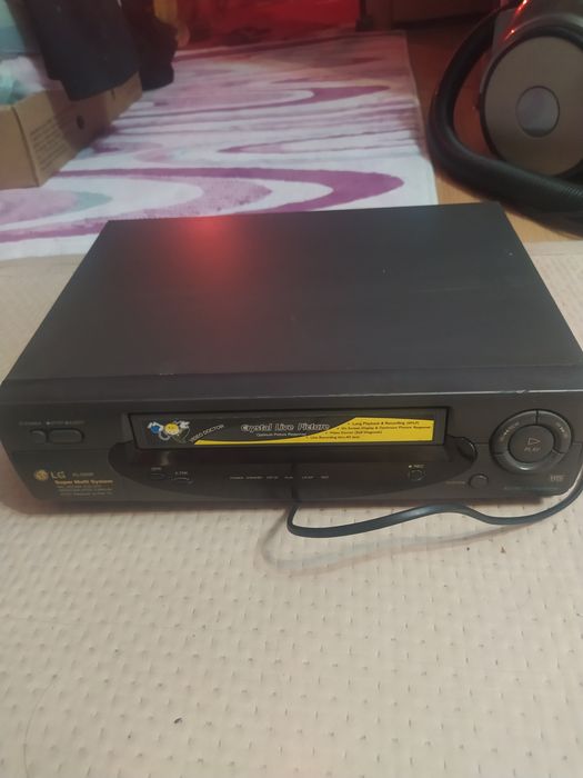 Видеомагнитофон LG
