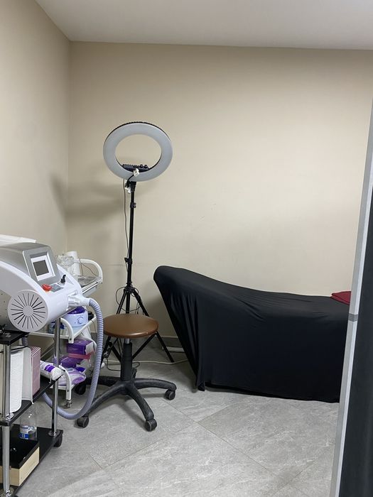 Сдам стол для визажиста, кушетку