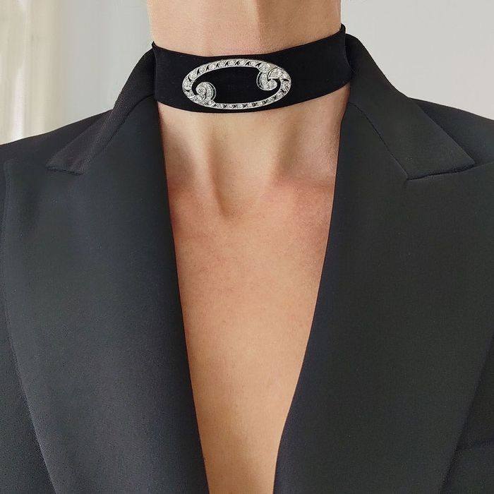 brosa Art Deco cca 1930, platina, smaralde, diamante 2.88 ct, certif.