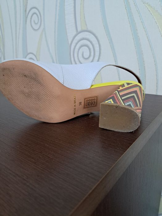 Босоножки женские