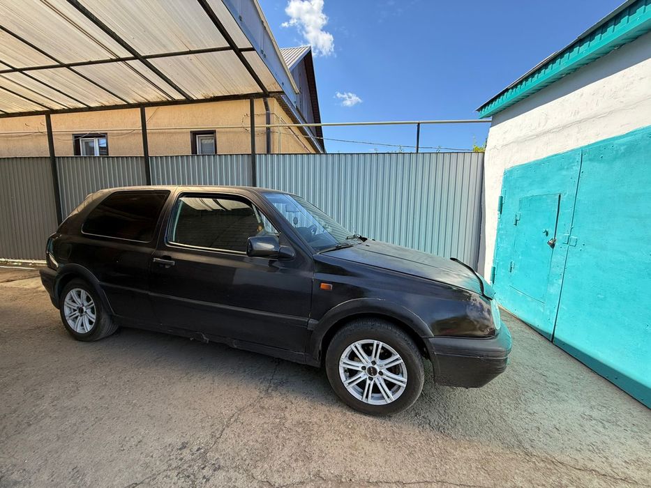 Машина сатылады.