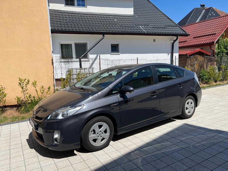 Toyota Prius generatia III-a, hibrid