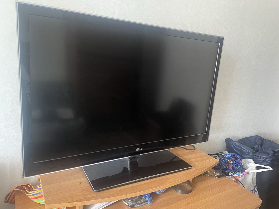 Продаю телевизор LG, диагональ 42 дюйма