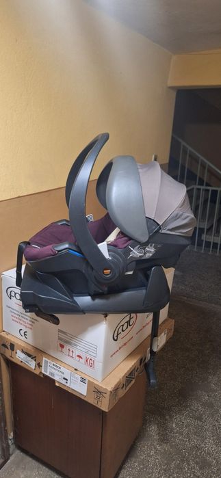 Продавам бебешка количка Stokke (летен/зимен кош и столче за кола ISOFIX )