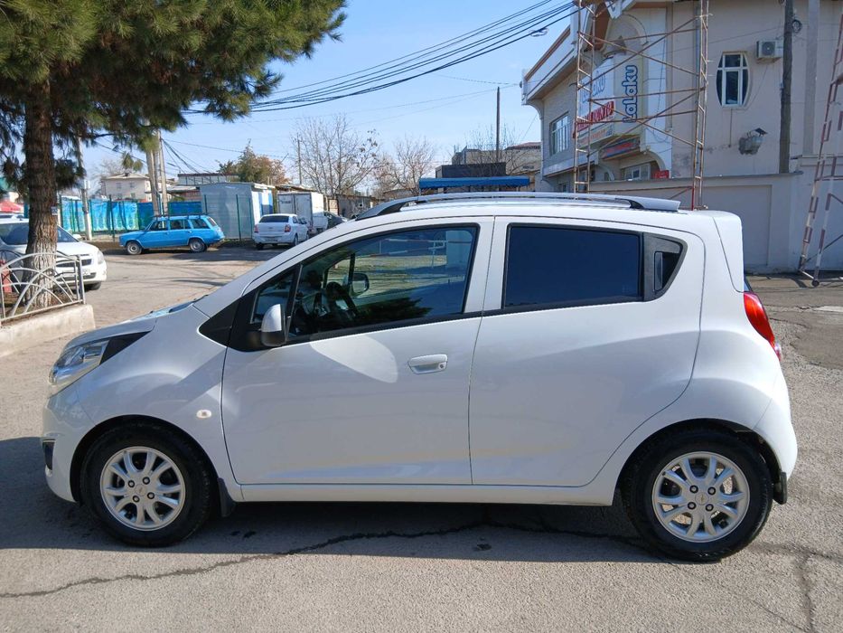 Оқ СПАРК, 2022 йил, тоза, 35000 км, уй-иш-уй ҳайдалган.