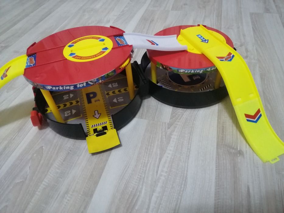 Продам, игрушку-трек.