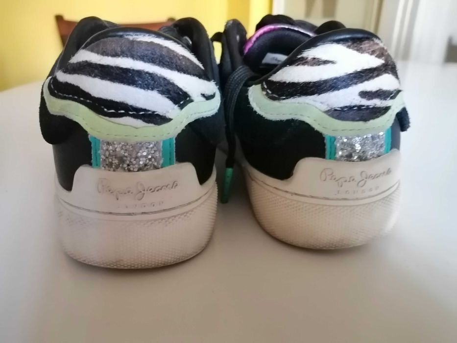 Спортни обувки от кожа и велур на  Pepe Jeans London, Черени.