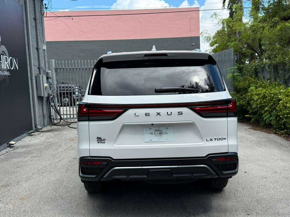 2025 Lexus LX 700h F SPORT Handling