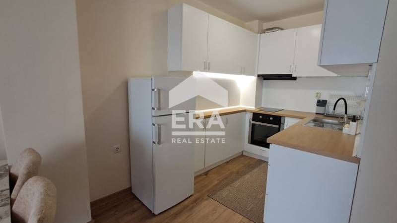 Тристаен, ексклузивен, обзаведен апартамент под наем, с южно изложение