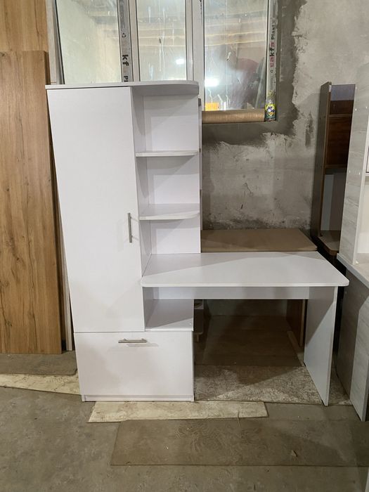 Стол письменный с шкафчиком