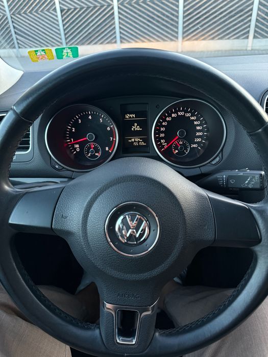 Se vinde golf 6- Mașină personală