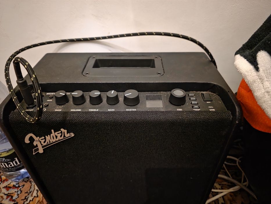 Fender Mustang LT25 (amplificator chitara)