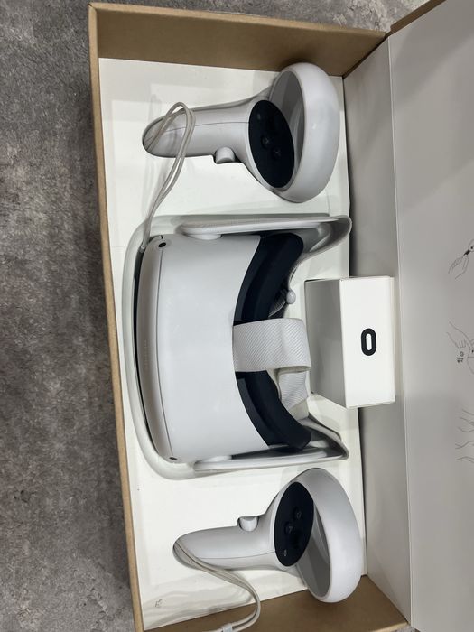 Срочно продам вр очки meta quest 2