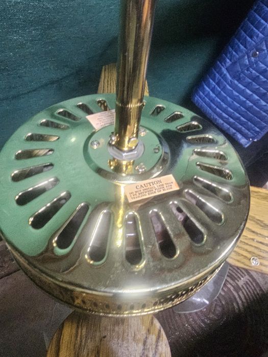 Срочно продам люстра-вентиляторам рабочий идеальным со.
Идеальным сост