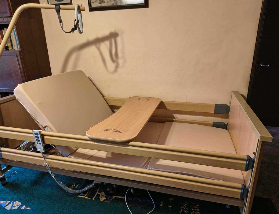 Електрическо болнично легло BURMEIER, дюшек, матрак, инвалидни колички