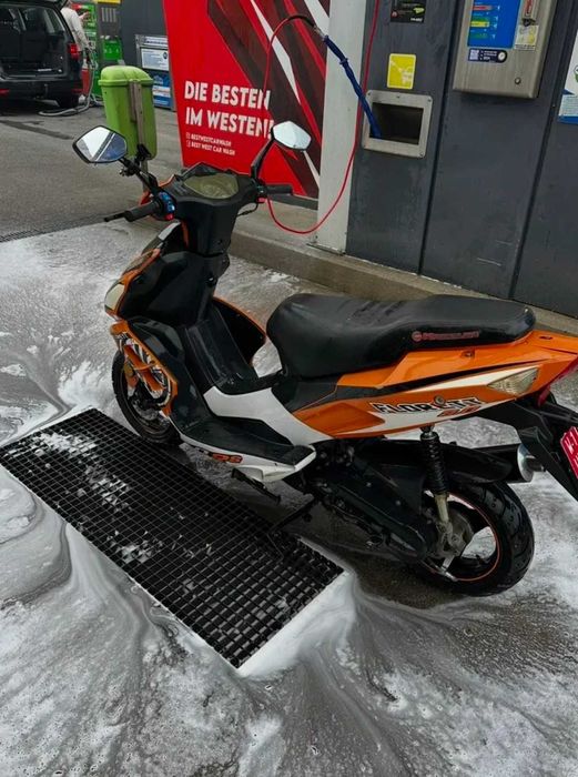 Scuter Moped Benzina