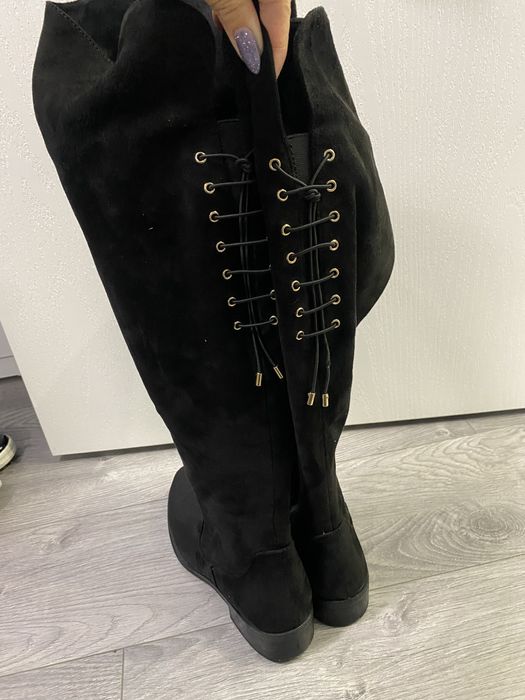 Черни велурени чизми