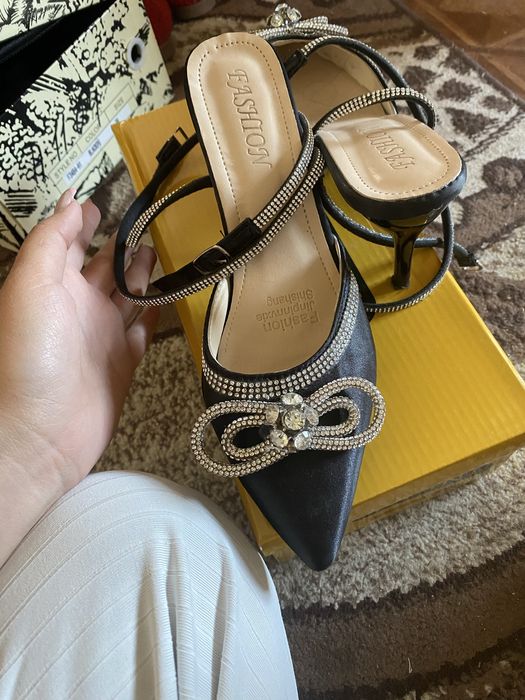 Туфли со стразами бантика 38размер