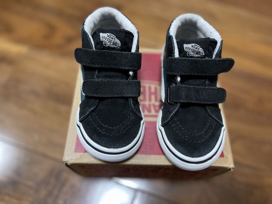 Продам детские высокие кеды Vans