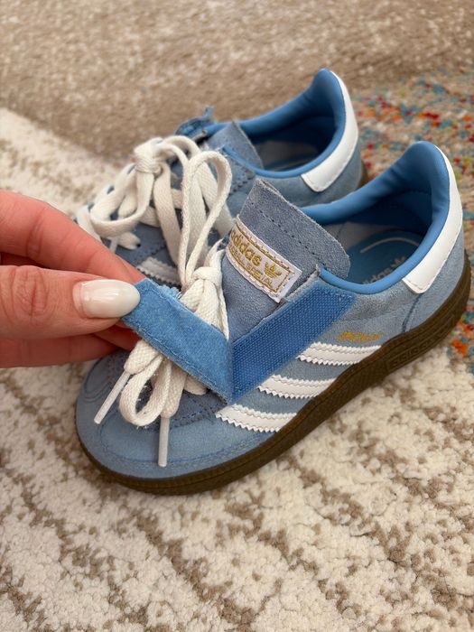 Обувки adidas 25