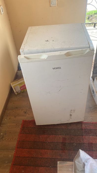 Холодильник продам срочно