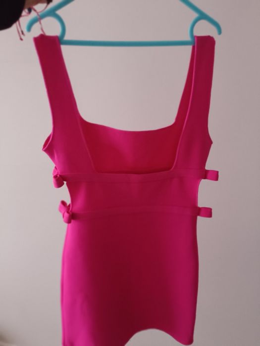 Рокля циклама бандажна размер S