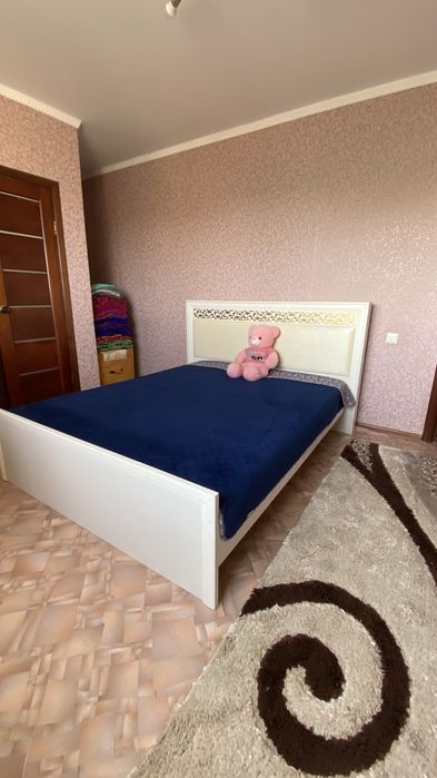 Продам спальный гарнитур с комодом