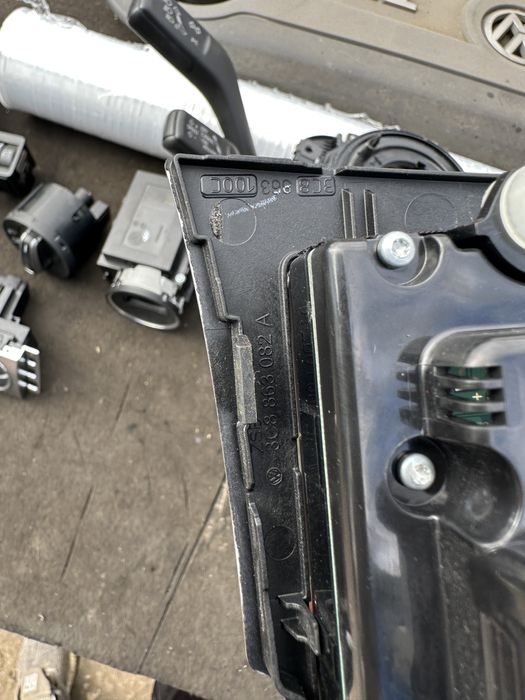 Бутон старт фарове лентов темпомат часов климатр Vw Passat Cc facelift