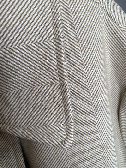 Продам новое бежевое пальто на весну