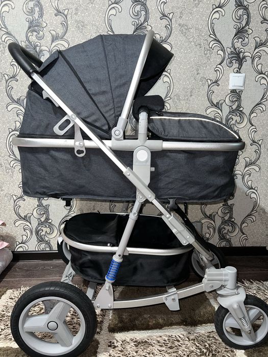 Коляска 2 в 1. Почти новая.