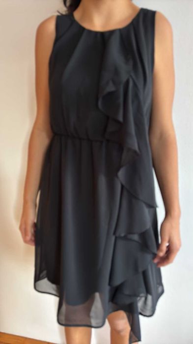 Официална черна малка рокля H&M, размер 34