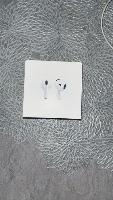 Caști Airpods 4 fără charging case