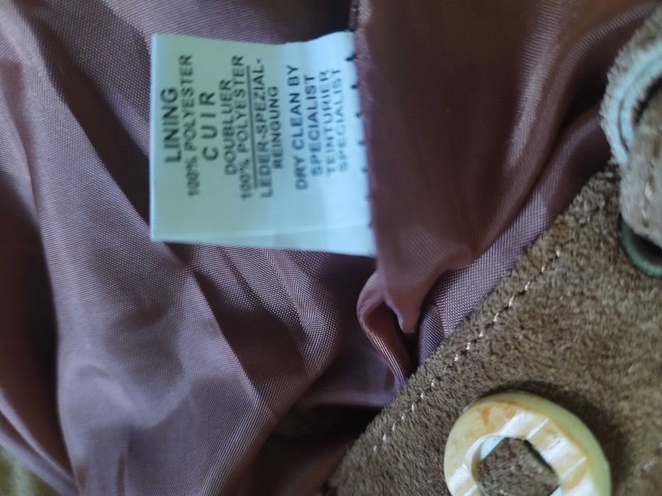 Pantaloni tradiționali bavarezi Lederhosen