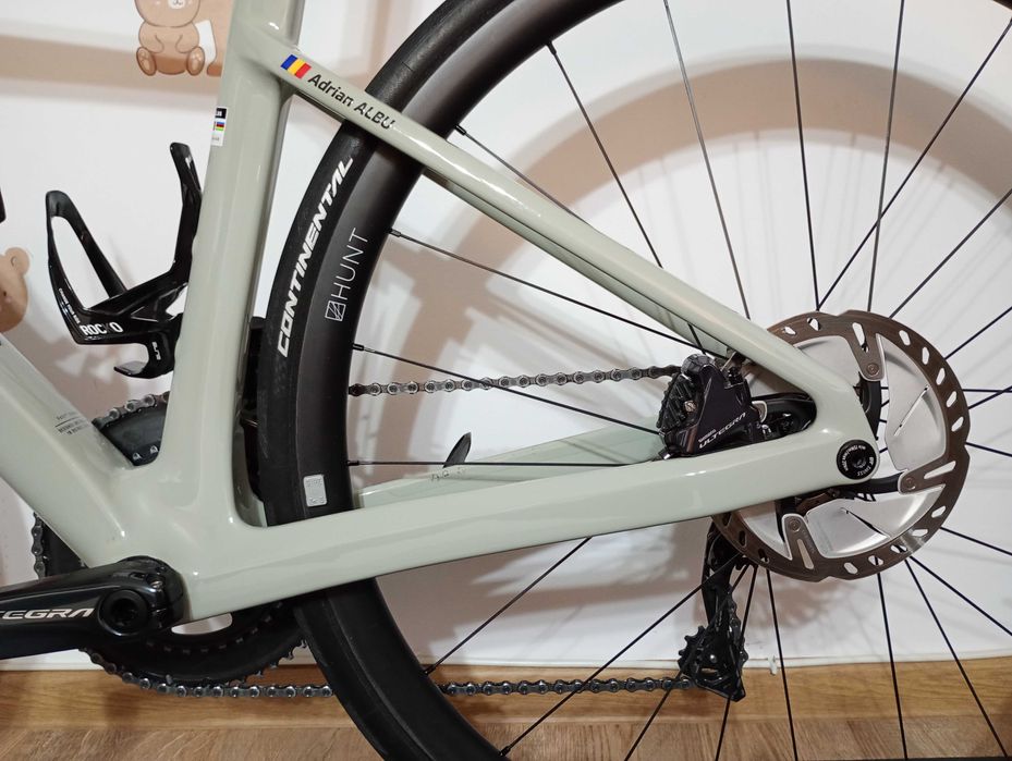 Rose Xlite 04 (7,3 kg, roti carbon 1.360 g, Ultegra, marime 50/XS)