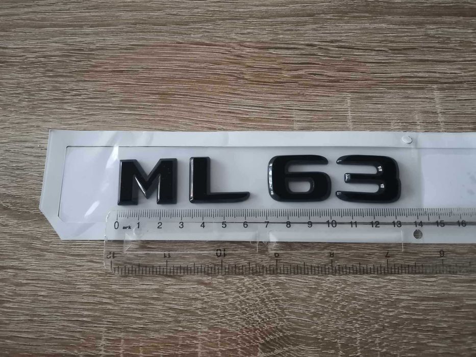 черен надпис Mercedes Benz ML 63