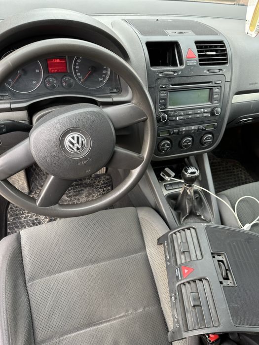 Vând golf V 1.9 TDI 105 CP