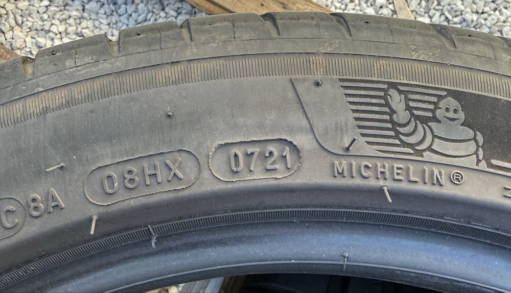 2бр 225/45/17 на 6,3мм с 21дот Мишелин